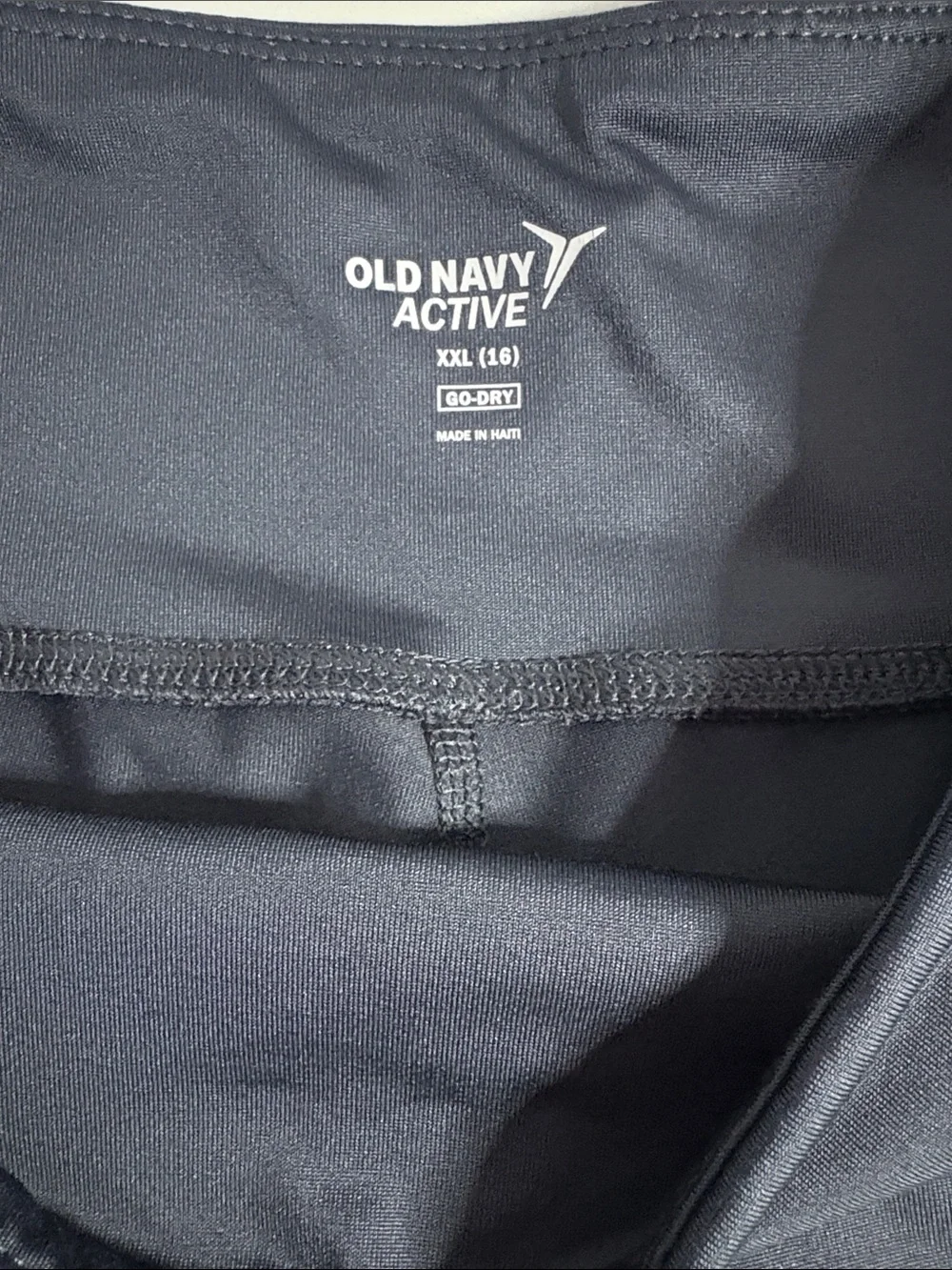 Girls Plus (XXL/16) Old Navy Active Black High-Waist Leggings with leg design.